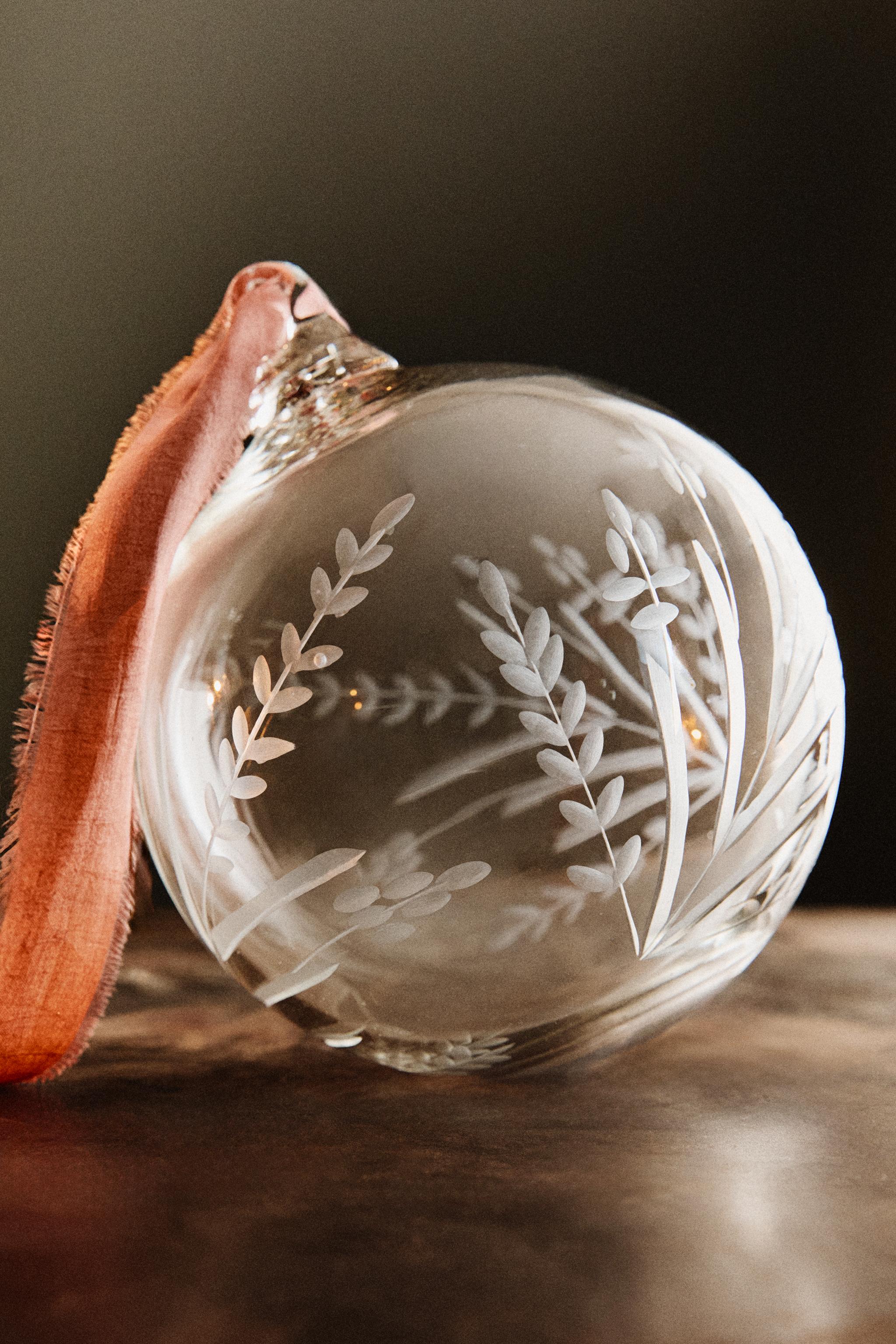 GLASS CHRISTMAS TREE BALL ORNAMENT